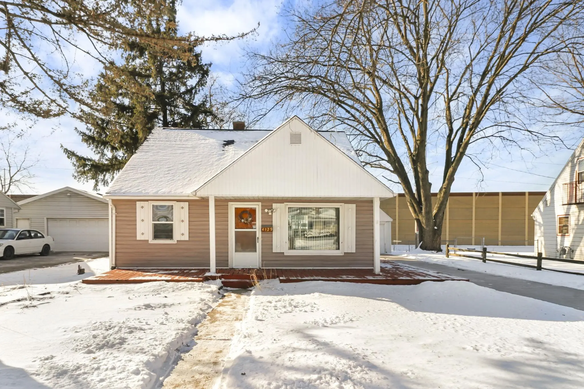 Photo of Listing #2015634