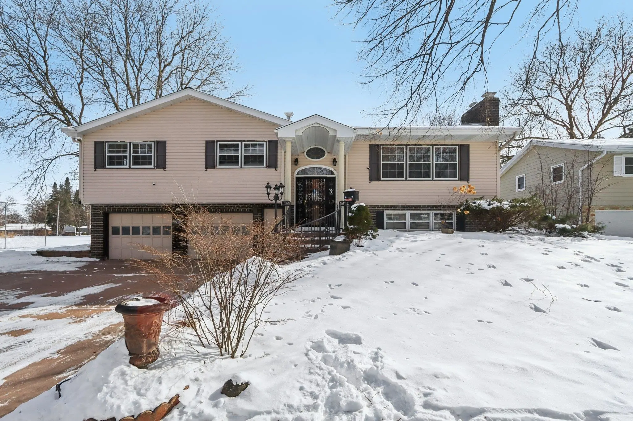 Photo of Listing #2015707