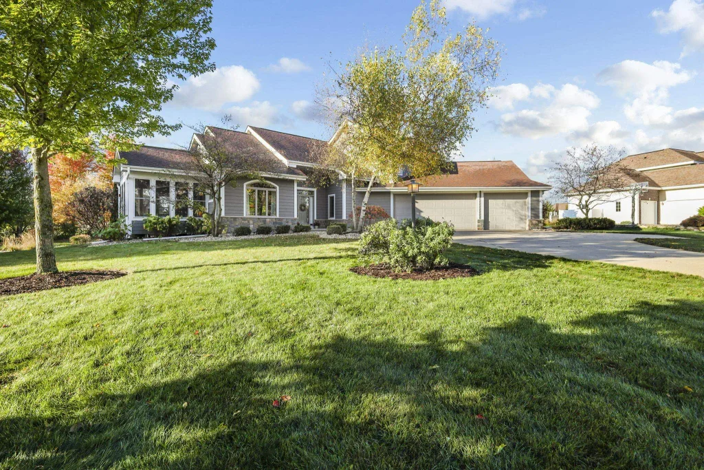 7655 Heather Knoll Lane, Middleton