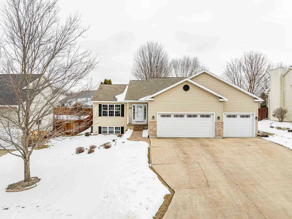 3281 Edmonton Drive, Sun Prairie