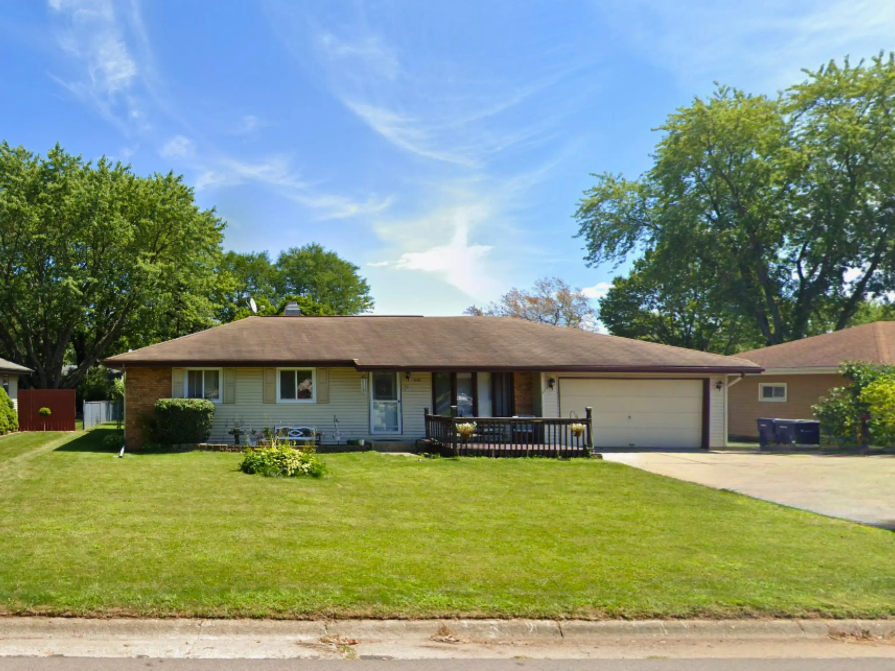 Photo of Listing #2015925