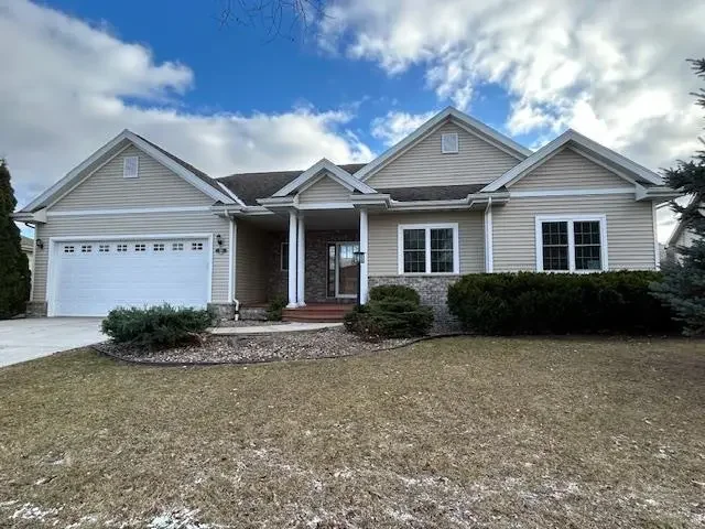 306 Lindsay Way, Cottage Grove