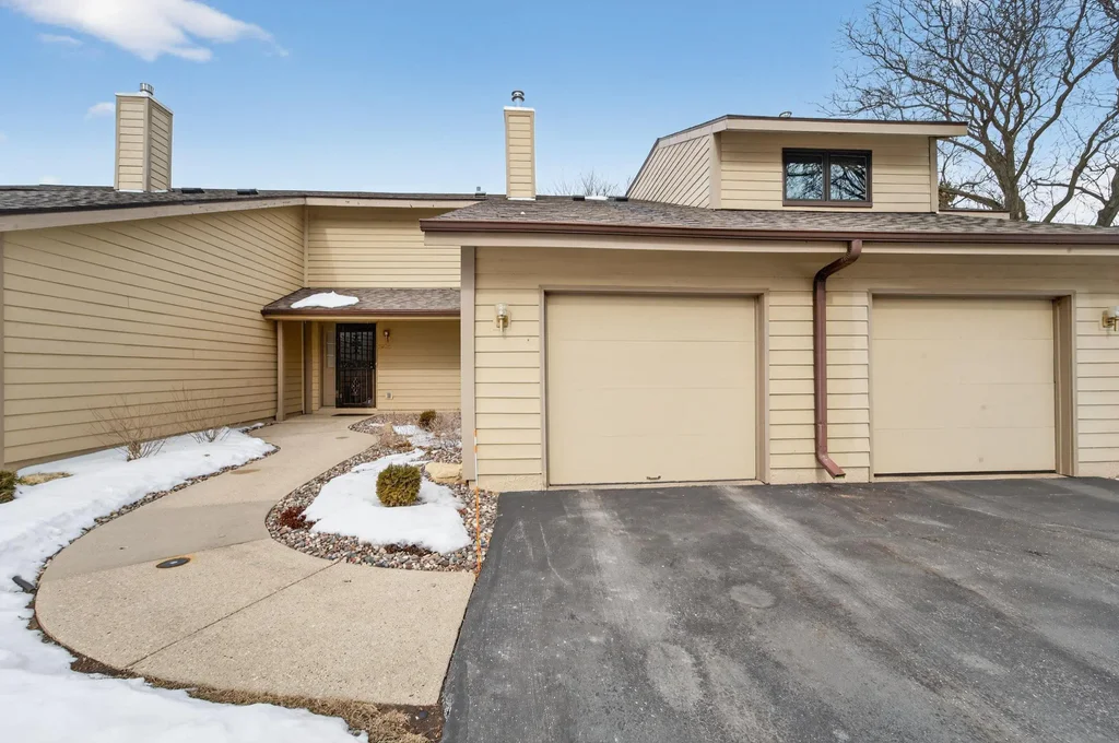 5926 Forest Lane, Fitchburg