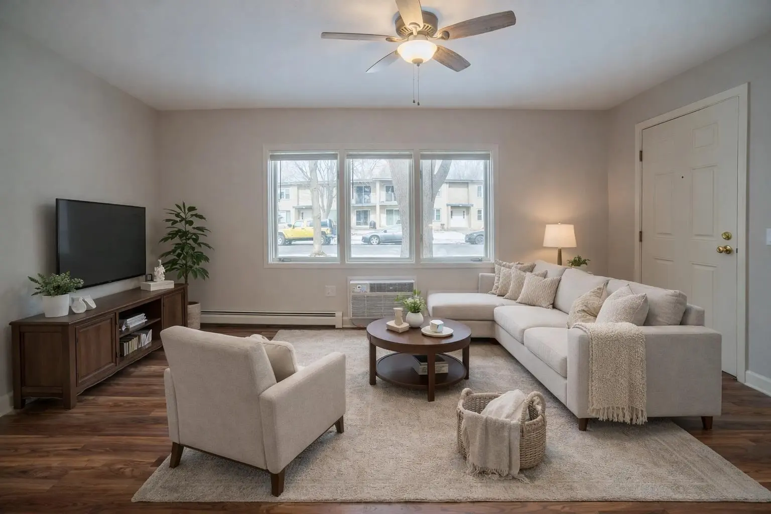 Photo of Listing #2016031