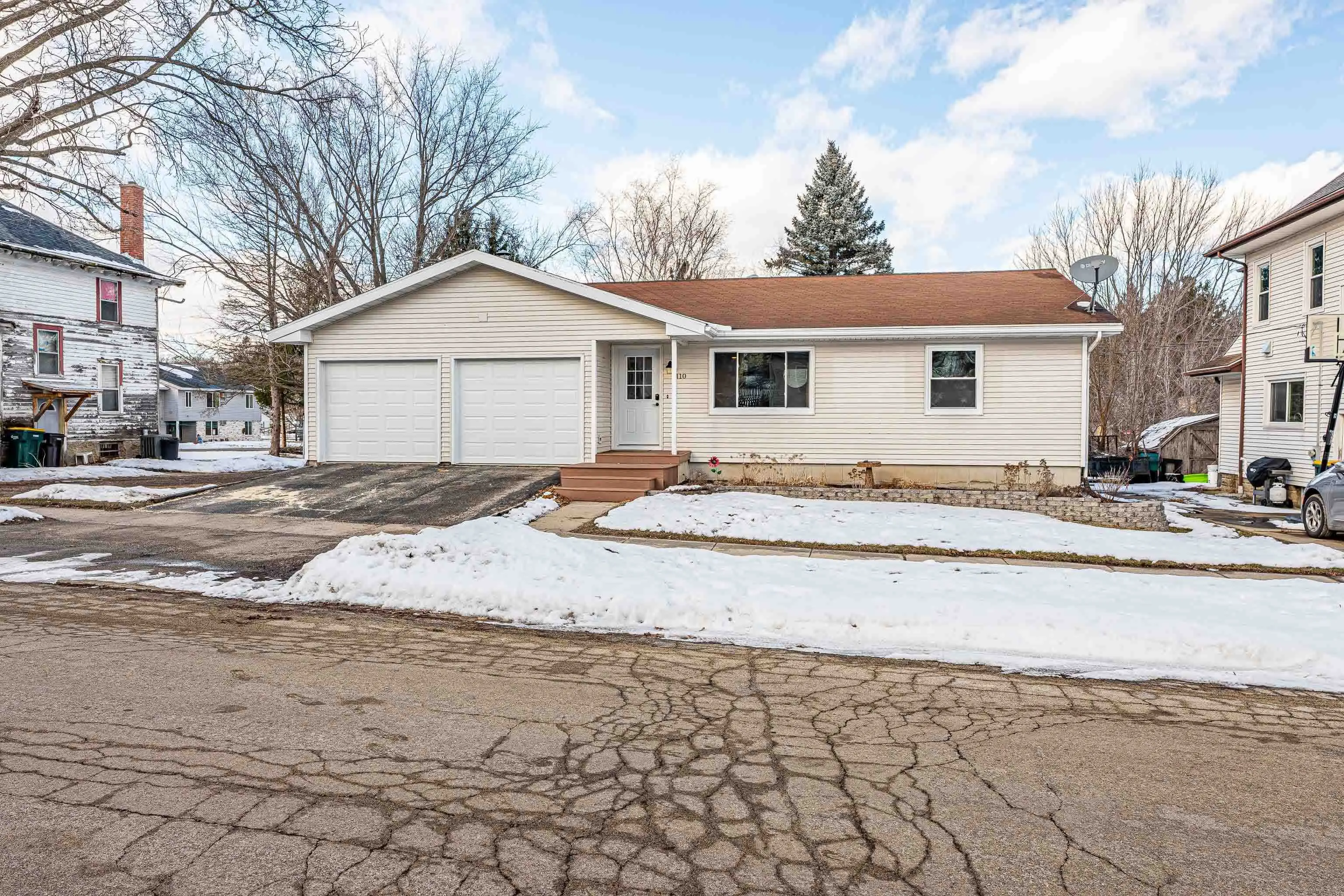 Photo of Listing #2016040