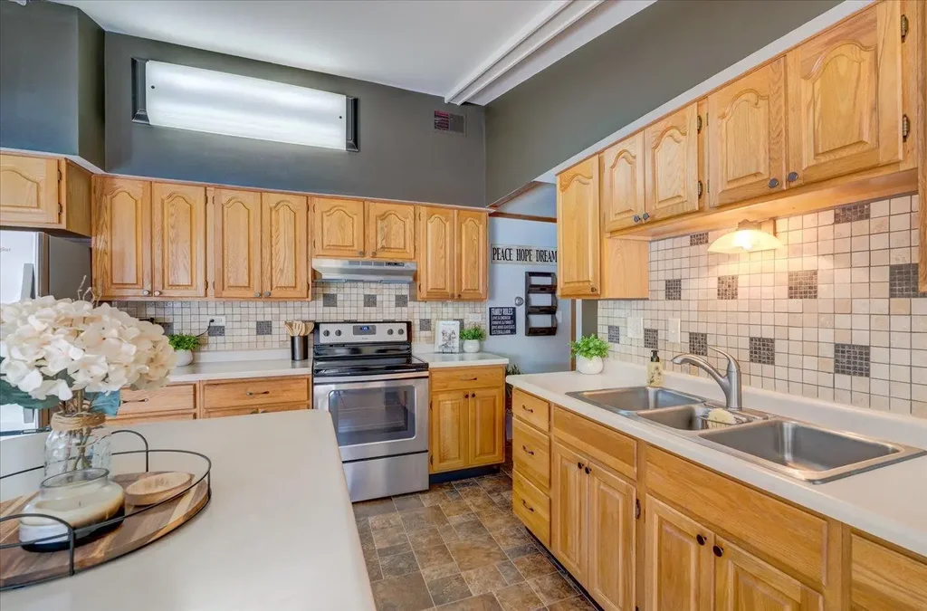 1103 Hillcrest Road, Black Earth