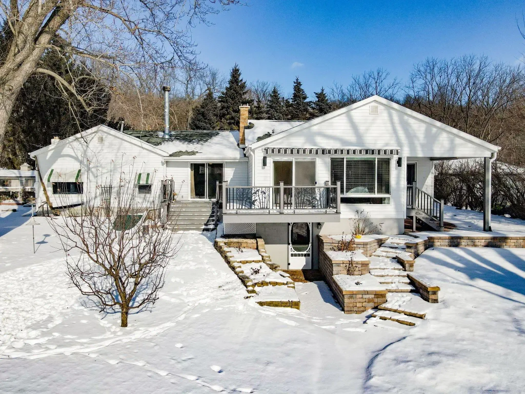 4539 N River Road, Janesville