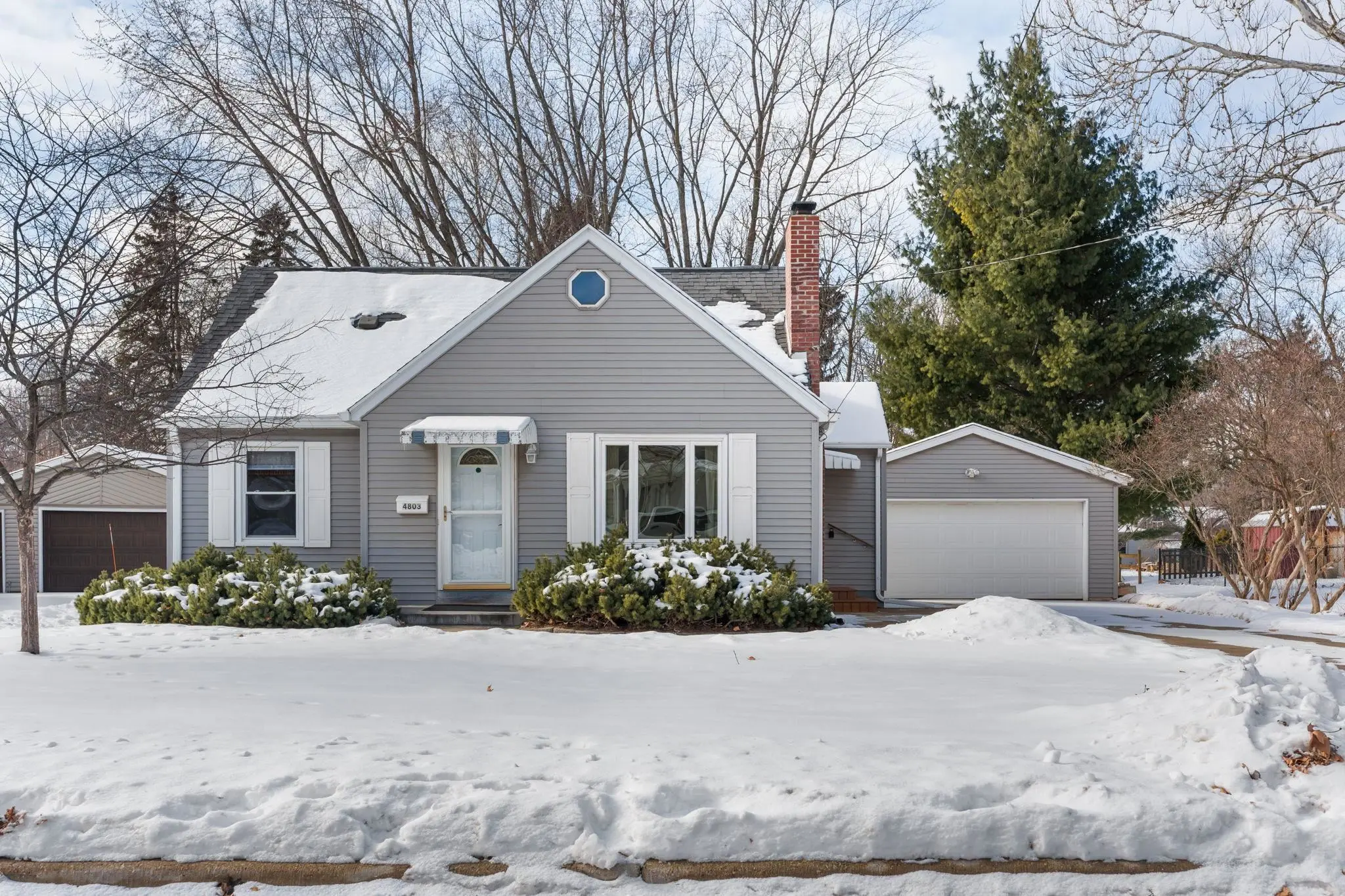 Photo of Listing #2016144