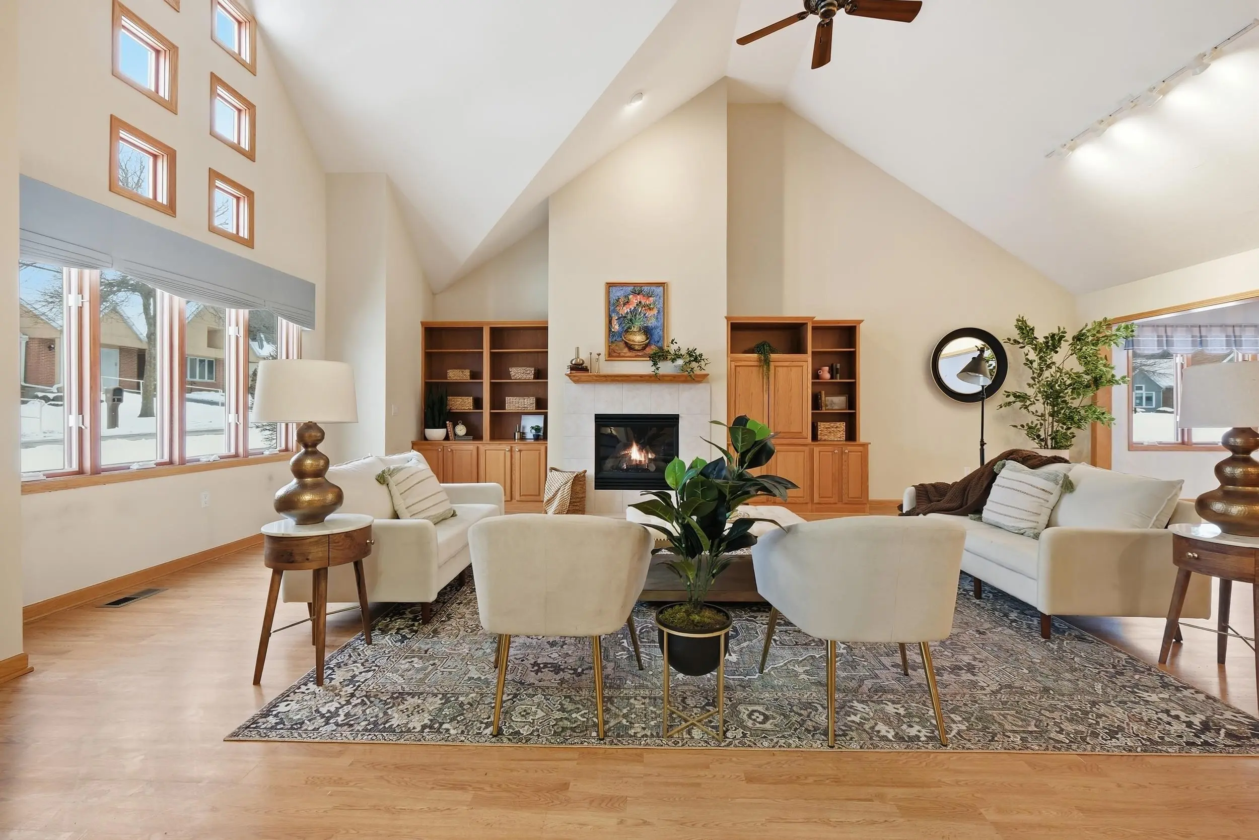 Photo of Listing #2016155