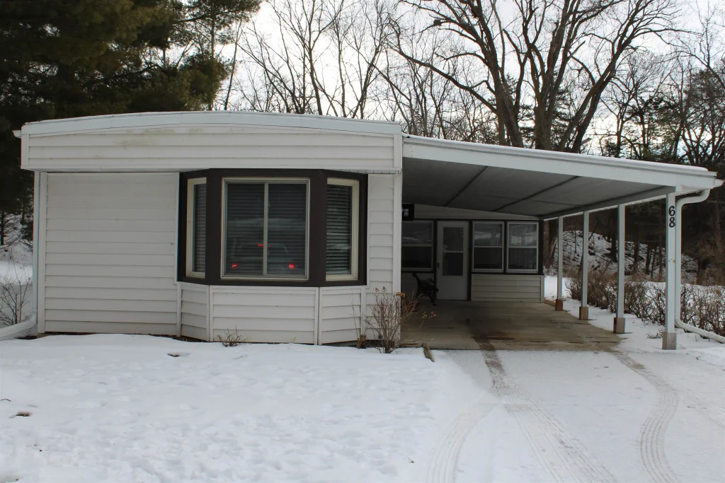 #68 - N750 Golf Road, West Point