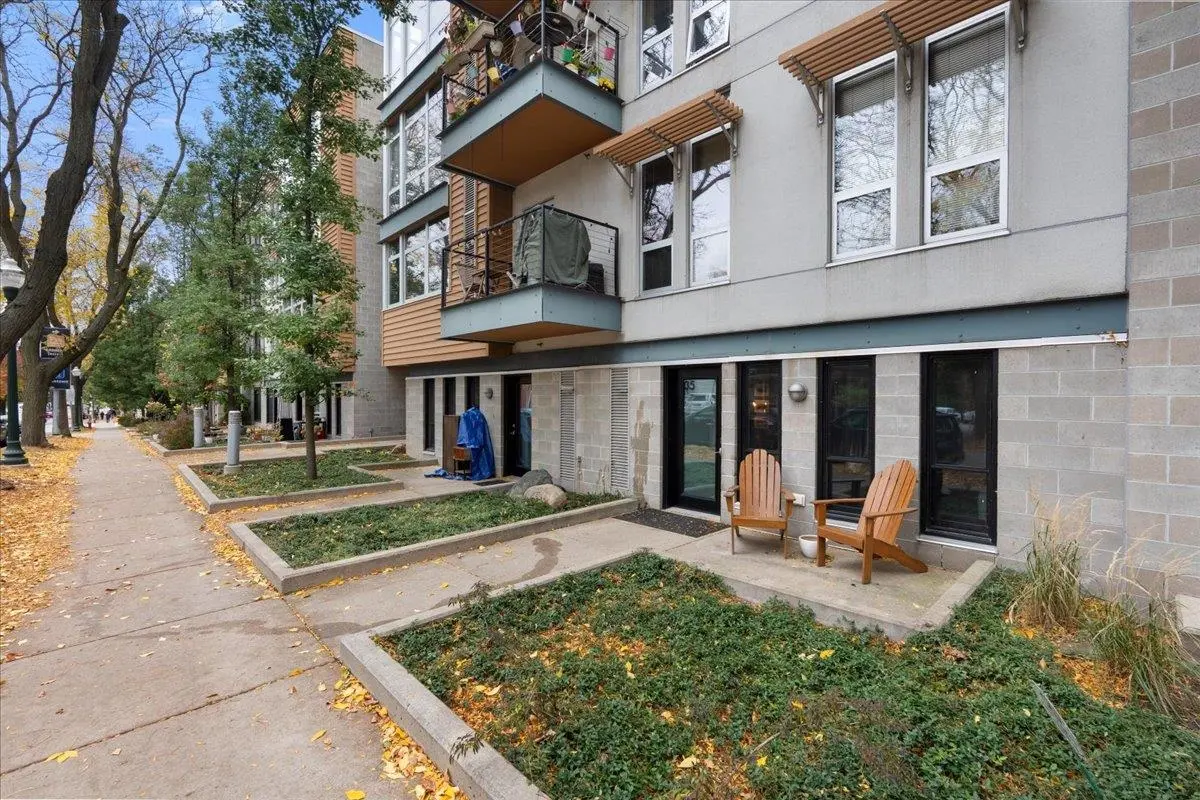 Photo of Listing #2016163