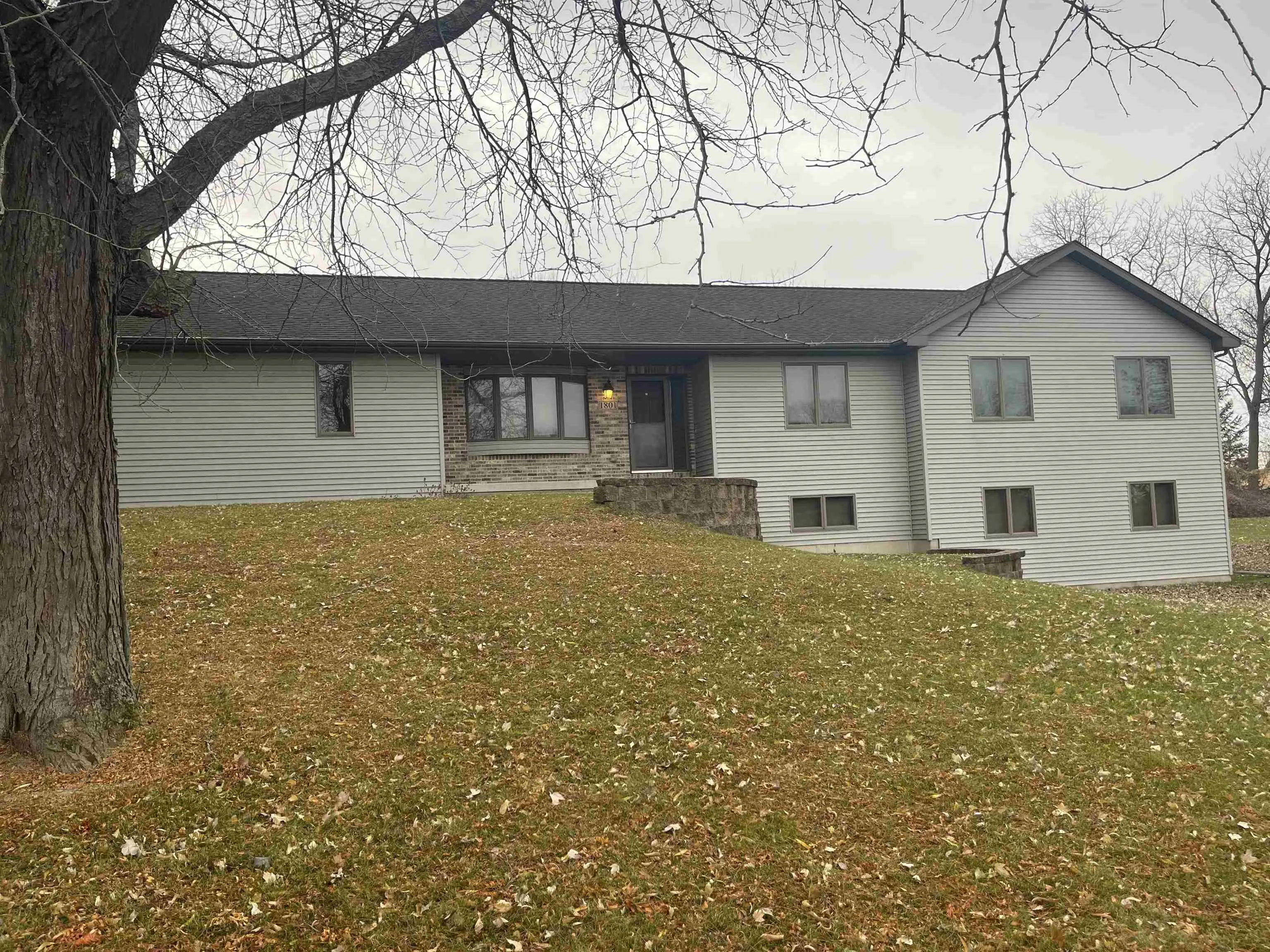 Photo of Listing #2016176