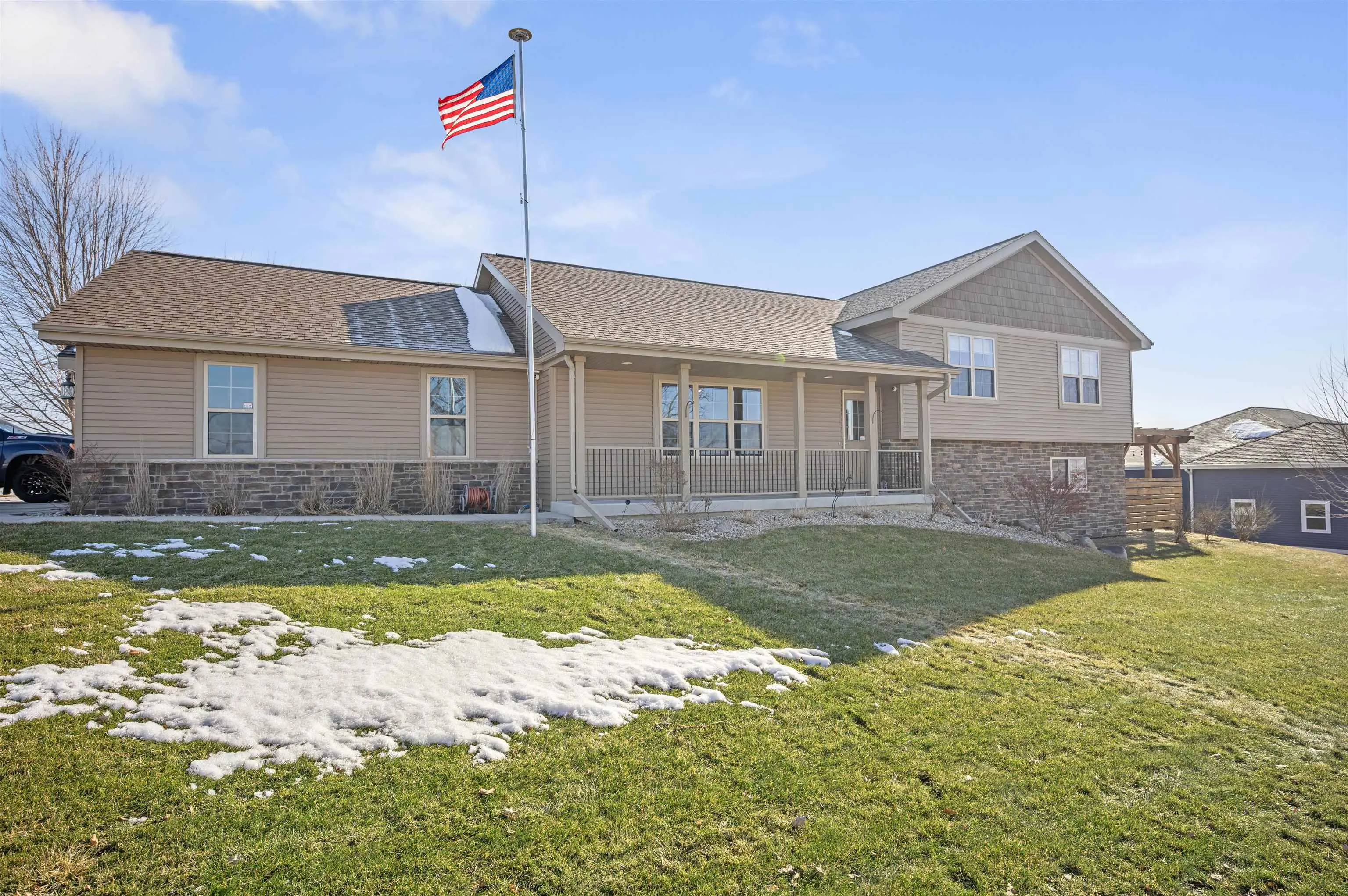 Photo of Listing #2016214