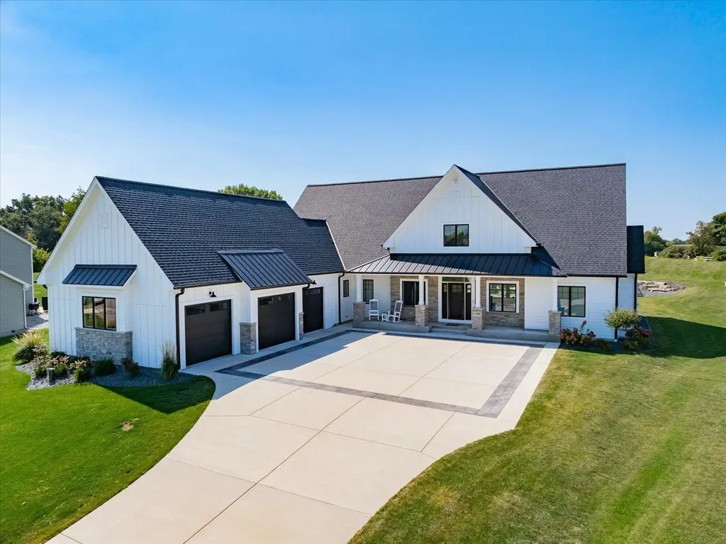 2231 Wooded Ridge Trail, Cottage Grove