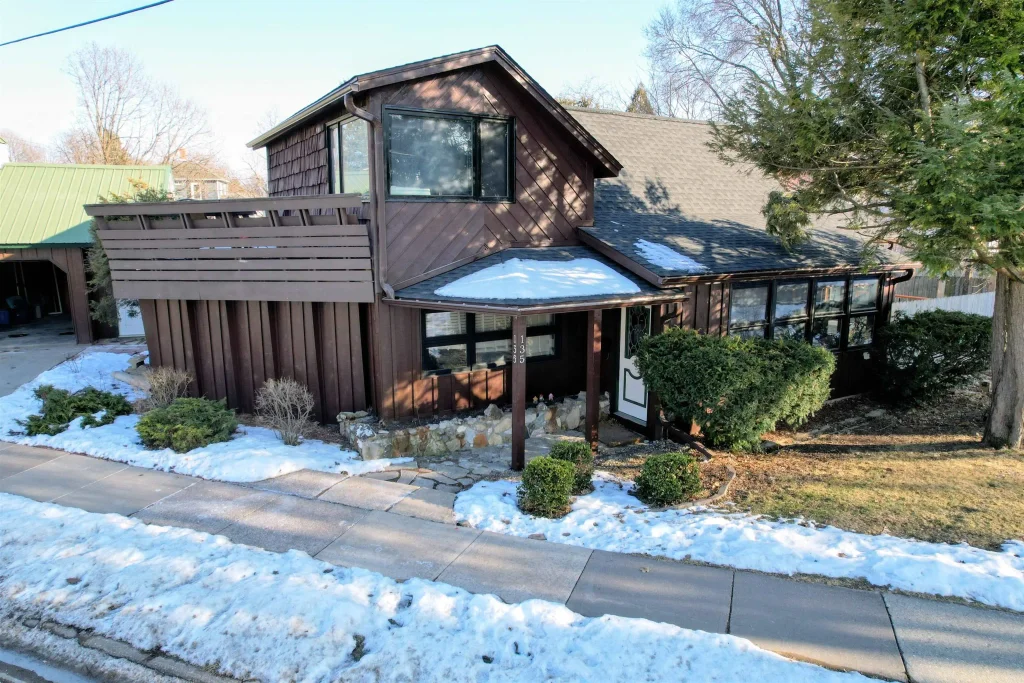 135 Southwest Road, Platteville