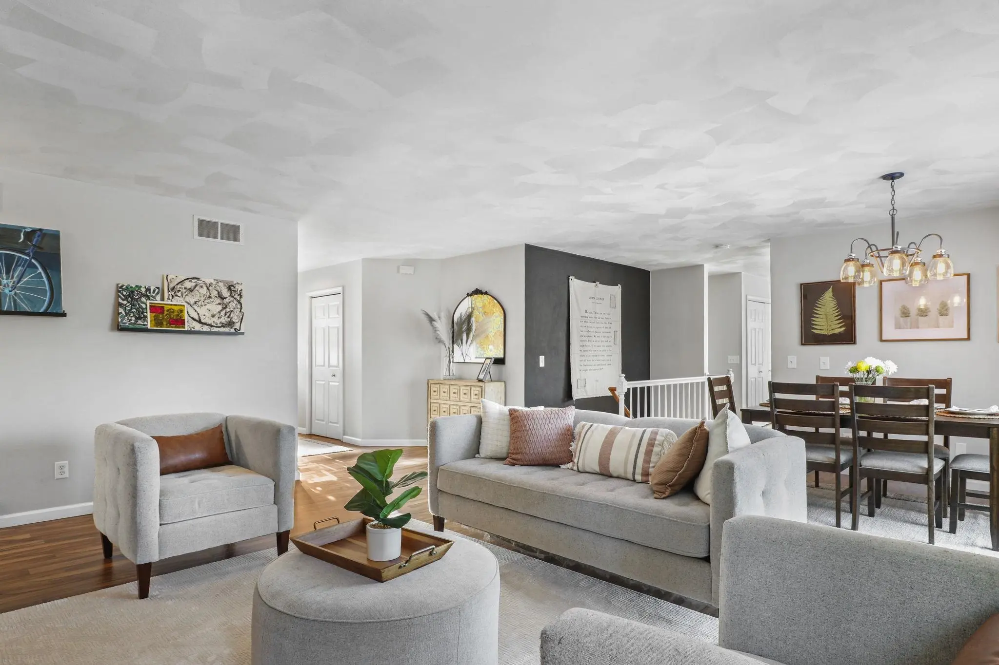 Photo of Listing #2016358