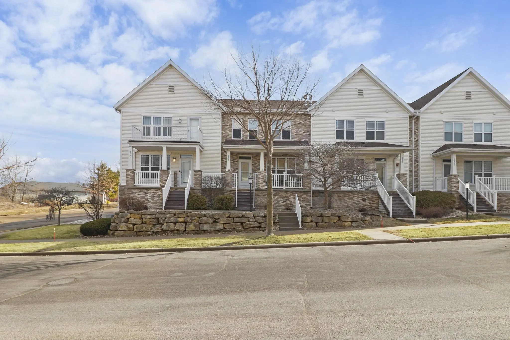 Photo of Listing #2016501