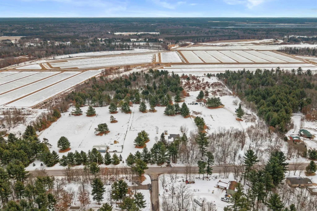 10753 County Highway Z, Saratoga