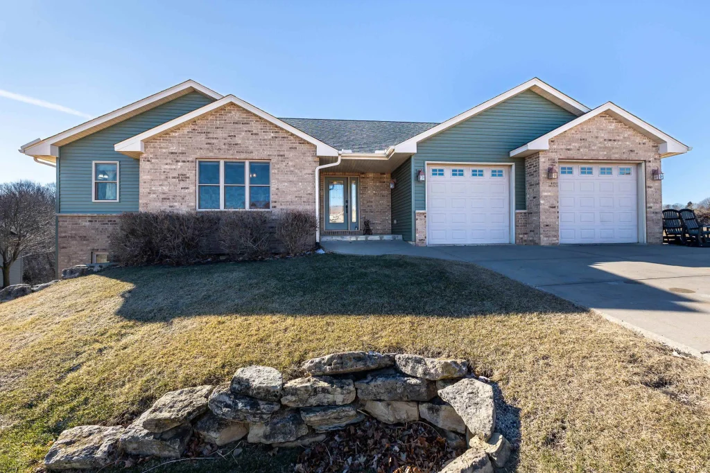 324 Diamond Oaks Drive, Dodgeville