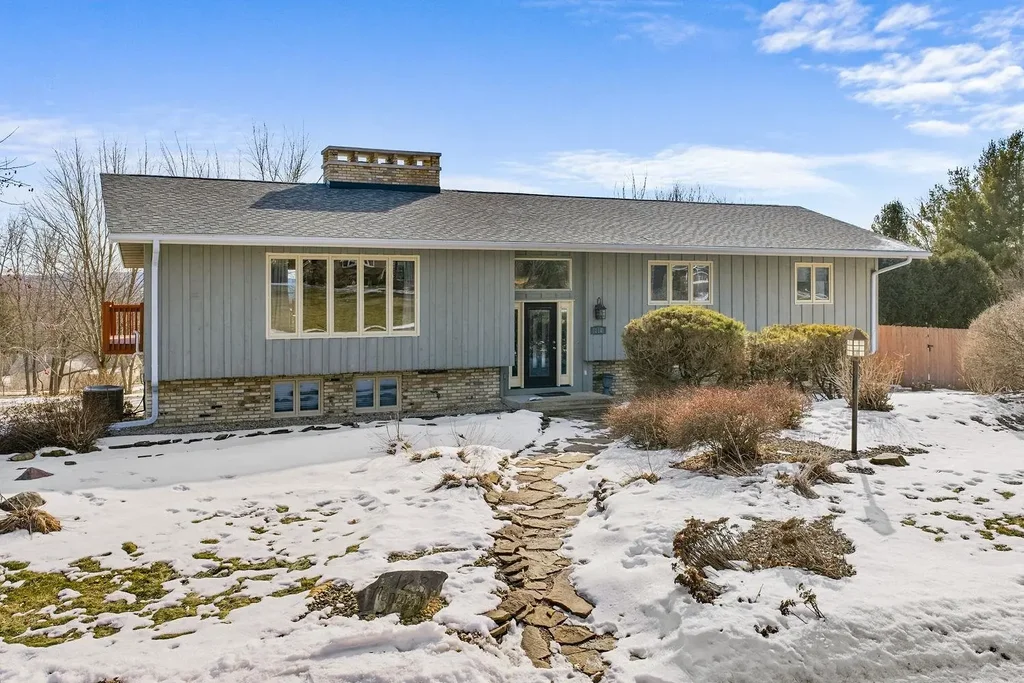 128 Monroe Street, Baraboo