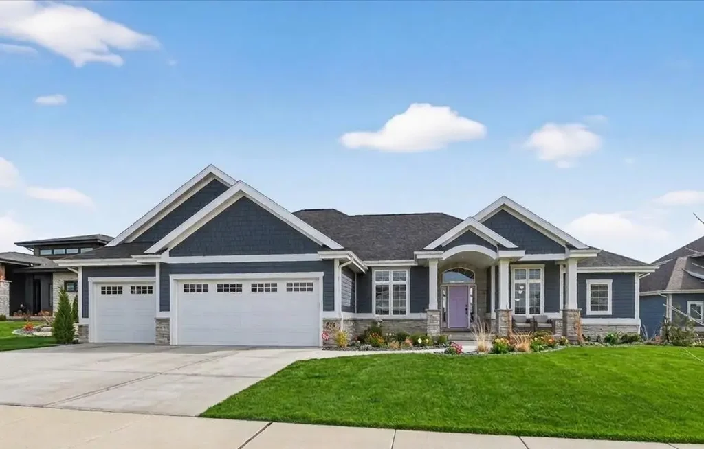 2012 Paris Lane, Cottage Grove