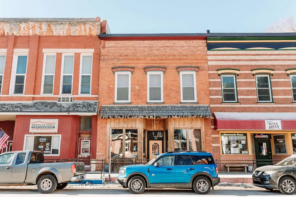 218 Main Street, McGregor