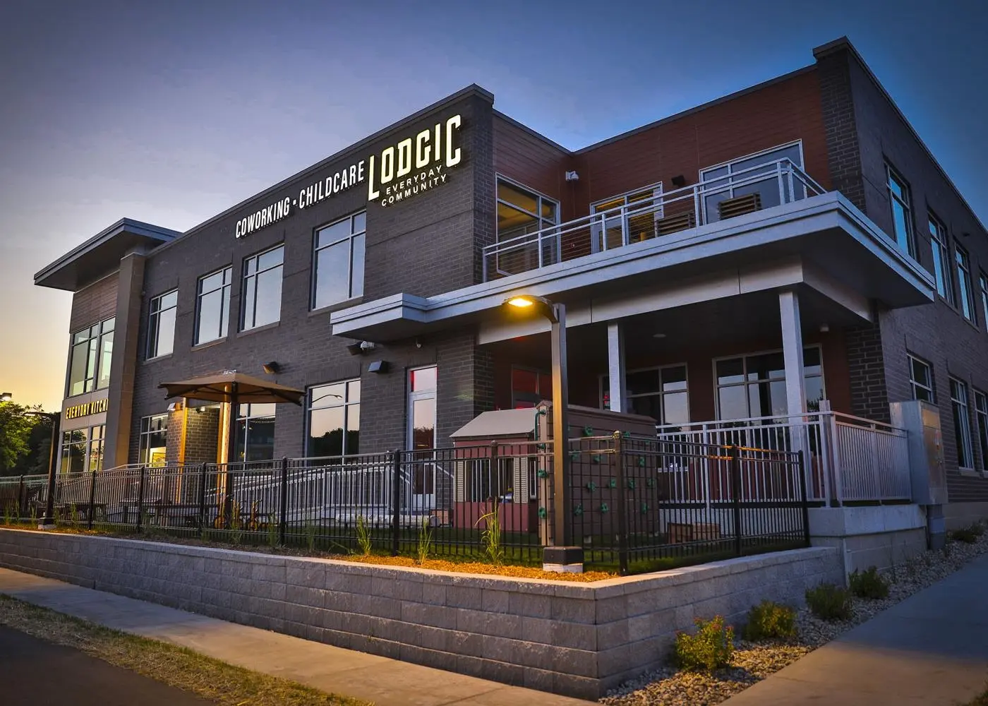 Photo of Listing #2016677