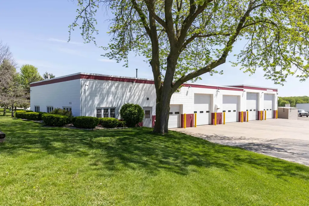 215 Deerfield Road, Marshall