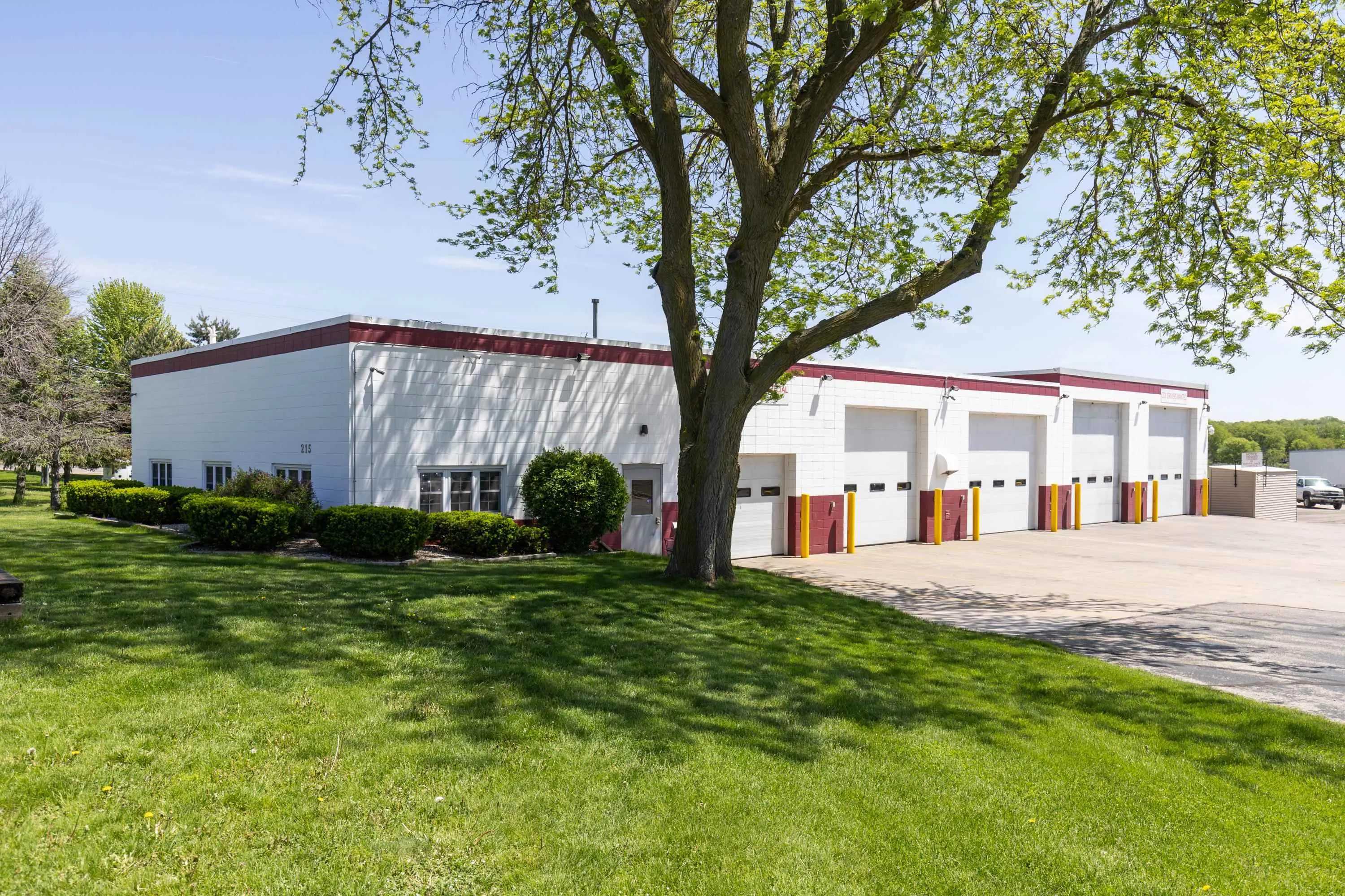 215 Deerfield Road, Marshall