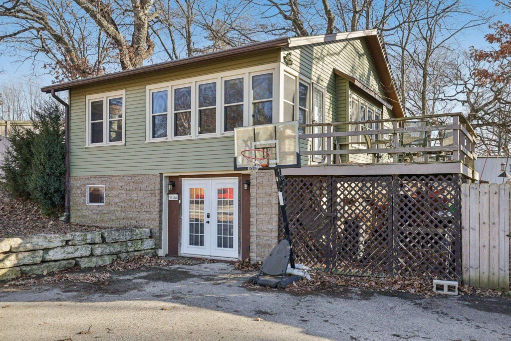 N4564 Warne Avenue, Oakland