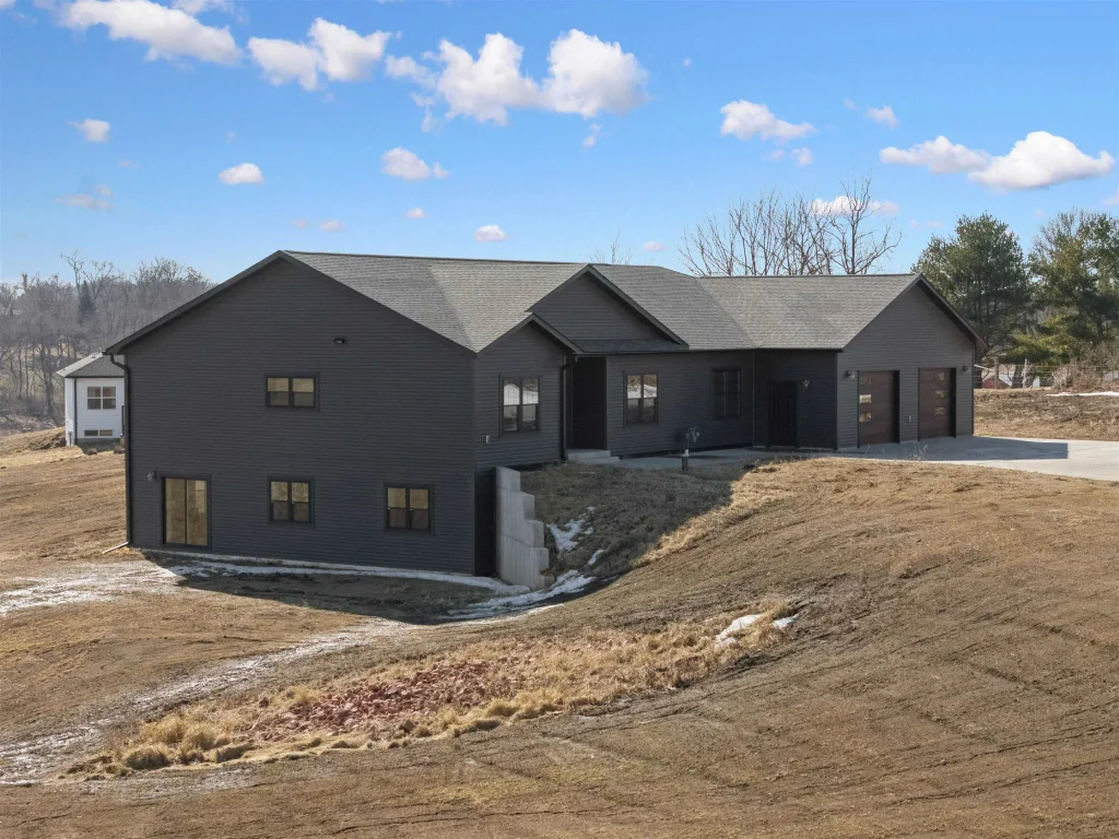 1095 Walnut Dell Road, Platteville
