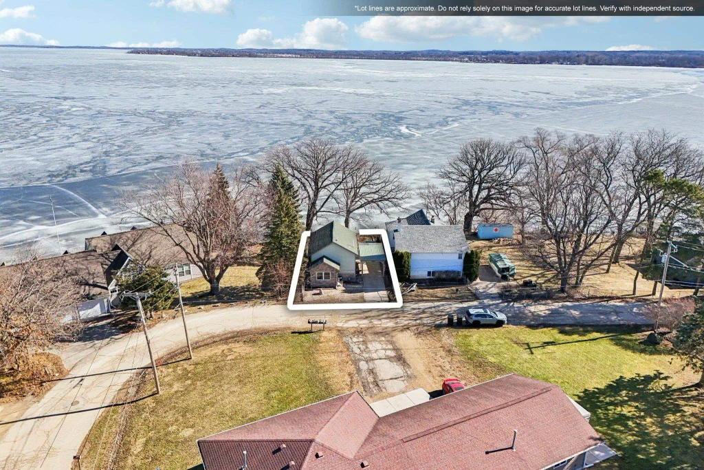 11662 N Lakeview Drive, Milton