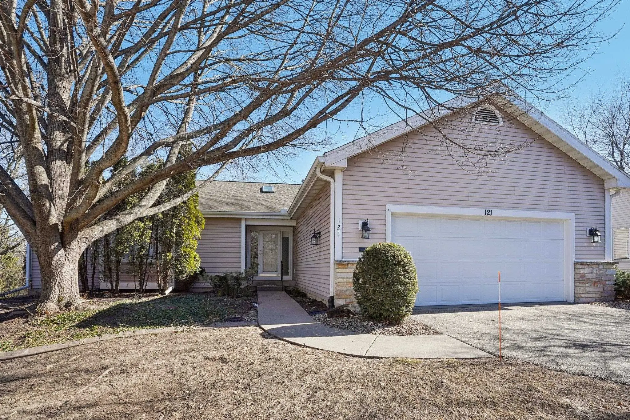 Photo of Listing #2017137