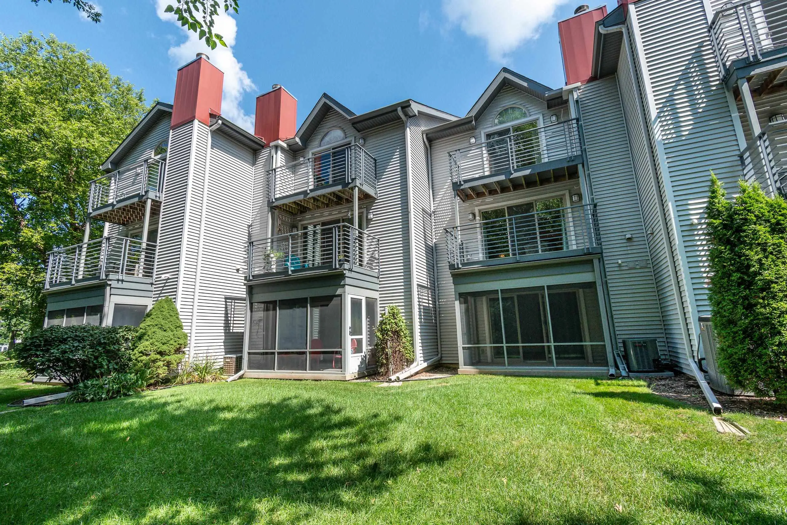 Photo of Listing #2017180