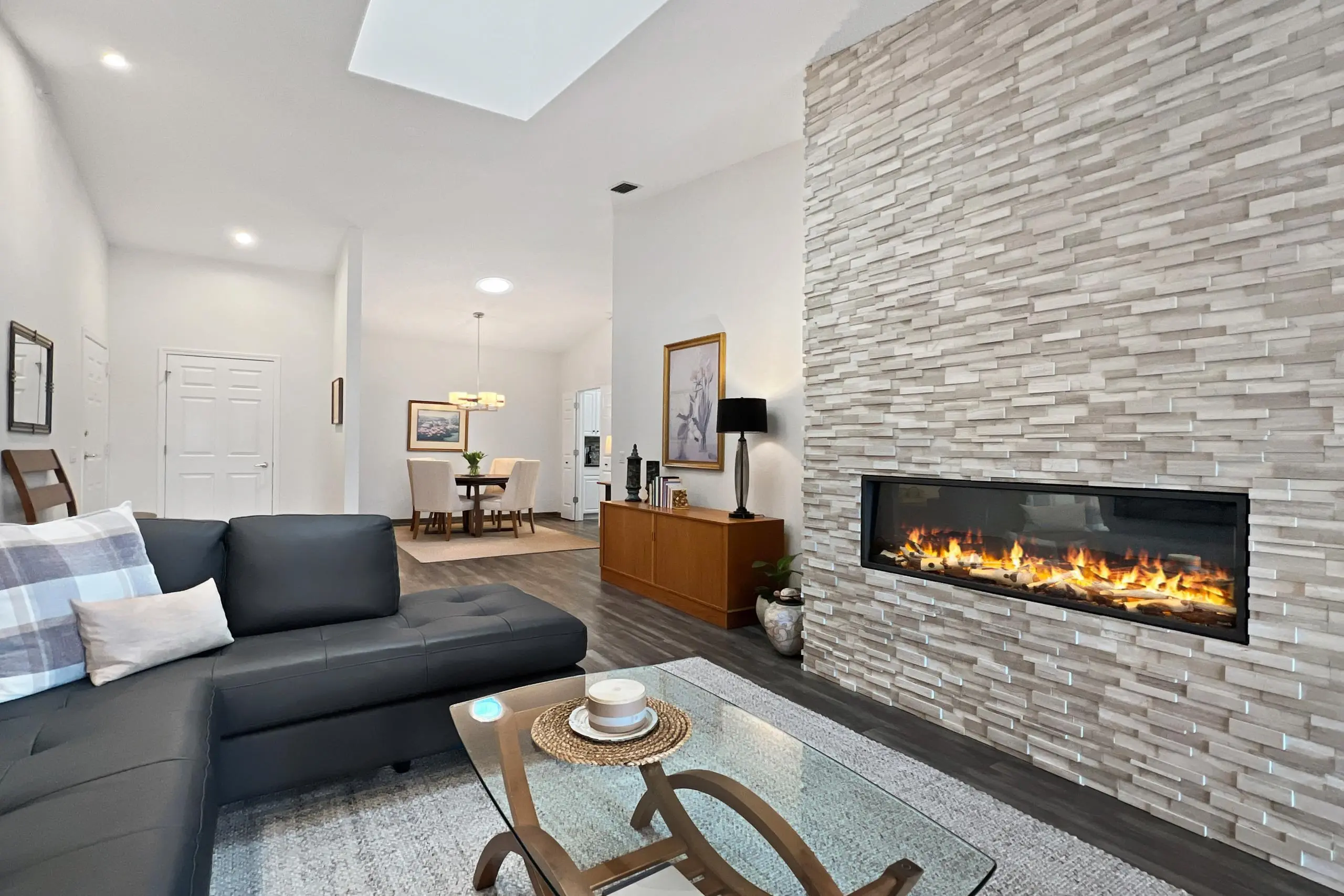 Photo of Listing #2017332