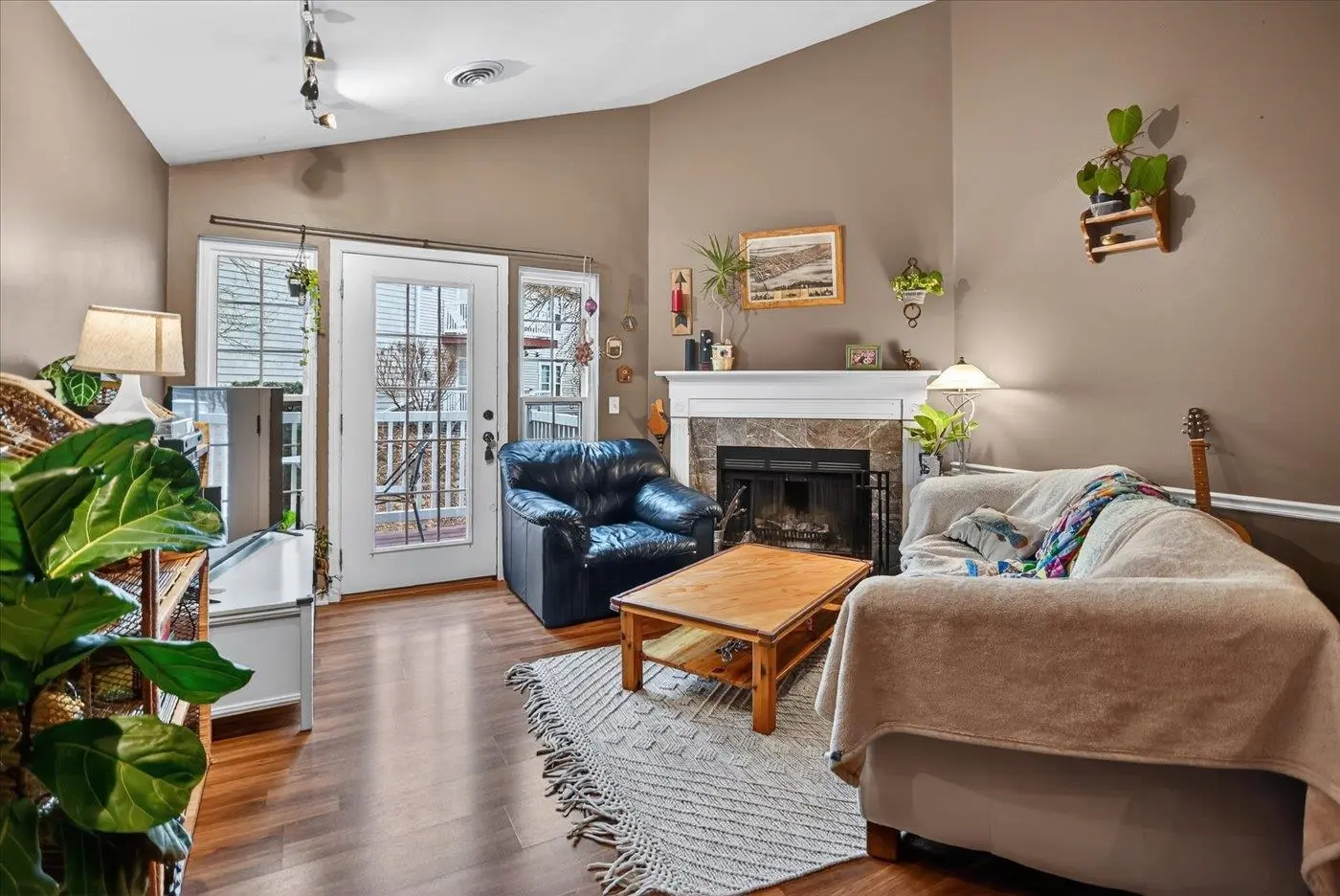 Photo of Listing #2017367