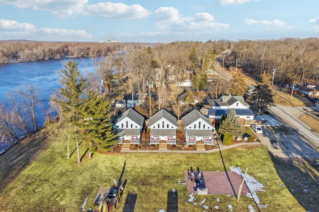 W9350 County Road V, Dekorra