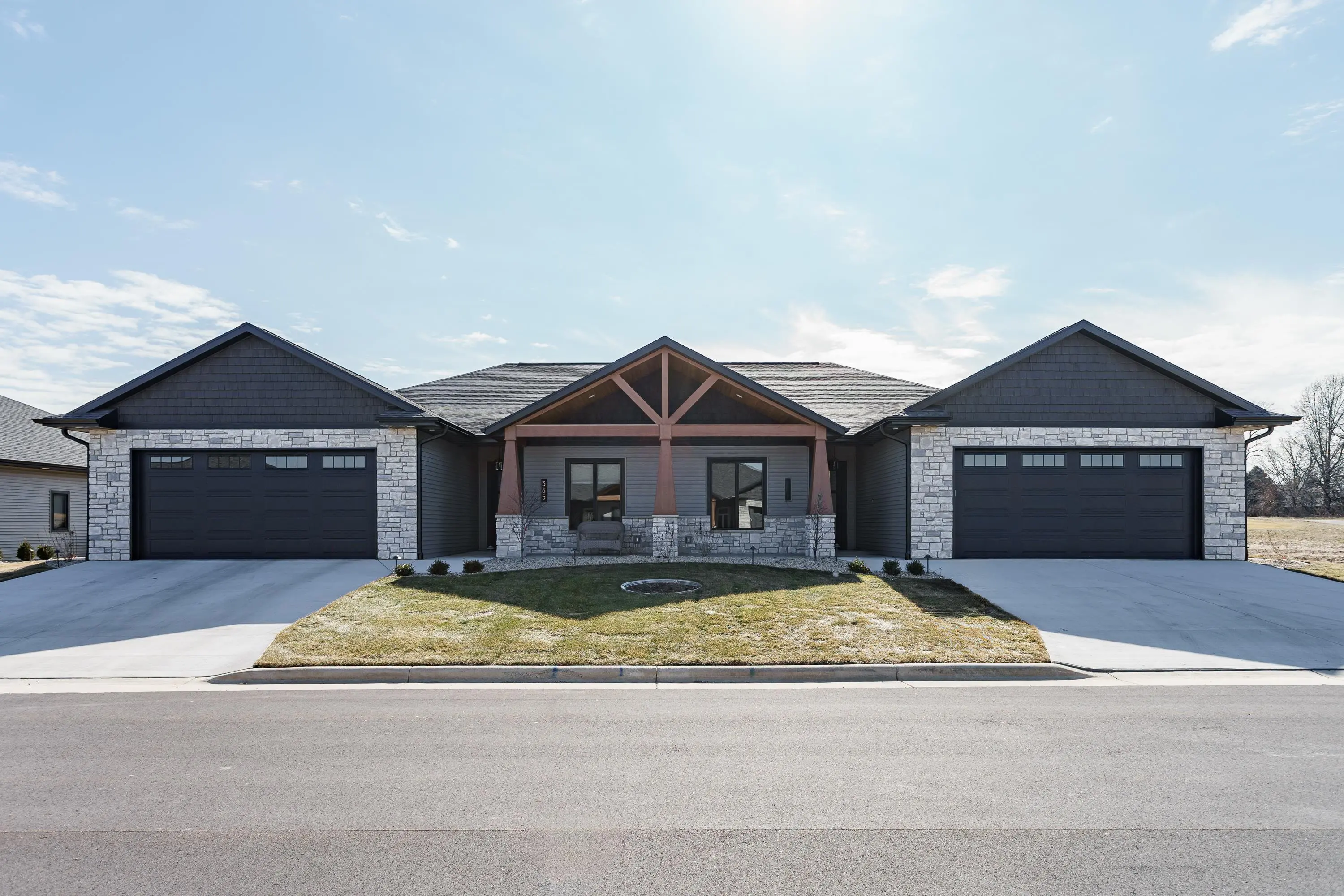 Photo of Listing #2017560