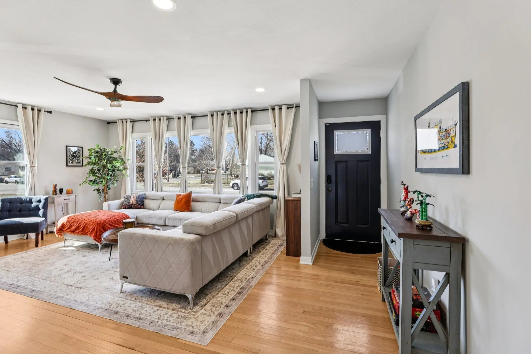 Photo of Listing #2017817