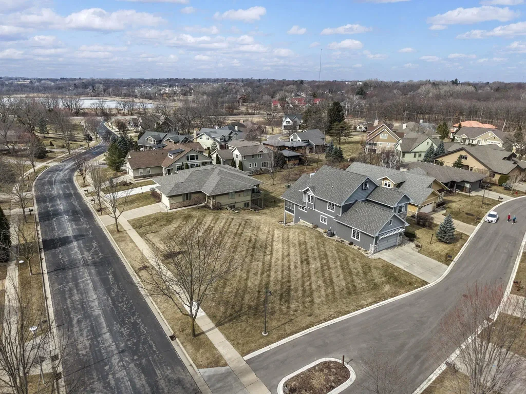 11 Arboredge Way, Fitchburg