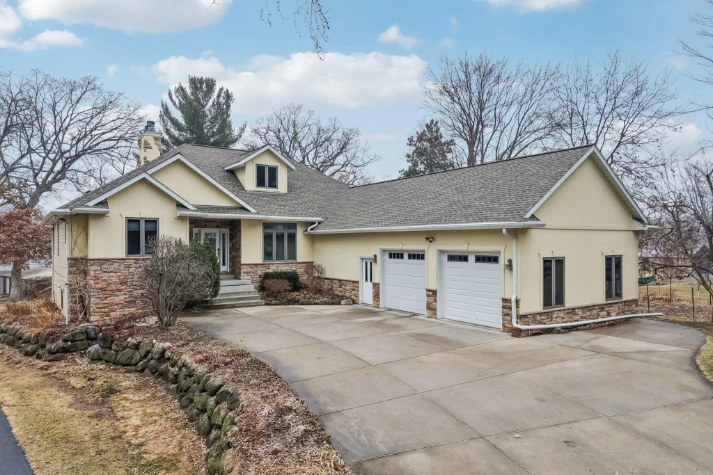 N4371 County Road V, Dekorra