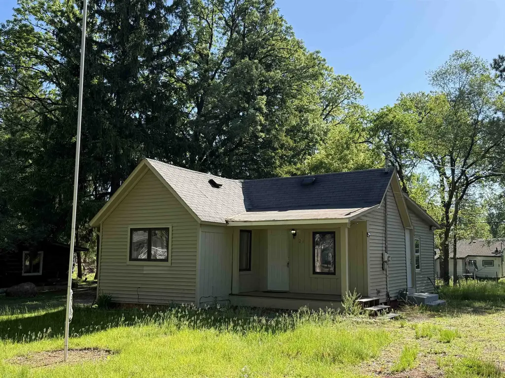 224 N Elm Street, Adams
