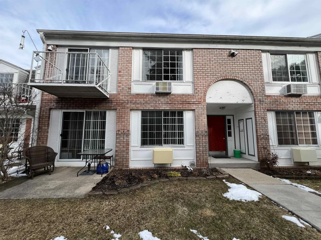 #4 - 2142 Allen Boulevard, Middleton