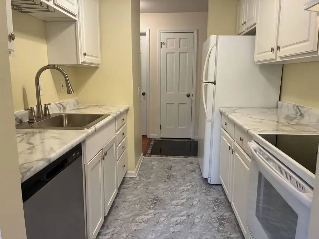 #4 - 2142 Allen Boulevard, Middleton
