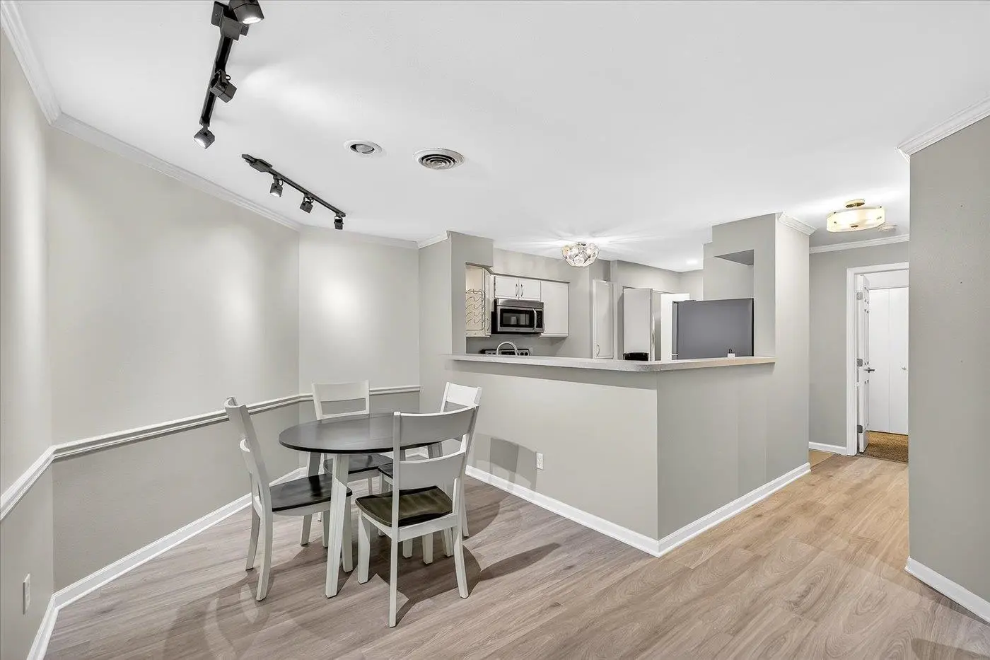 Photo of Listing #2018003