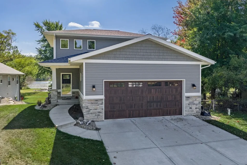 W11515 Demynck Road, Lodi