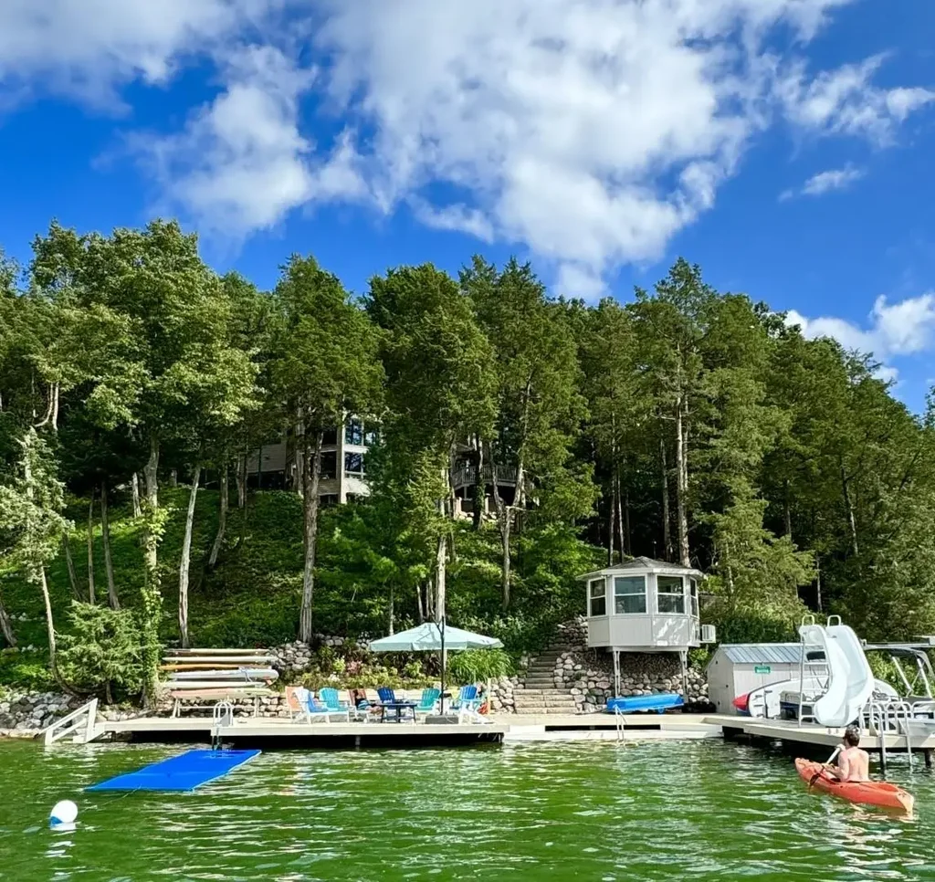 W4996 Robinson Drive, La Grange