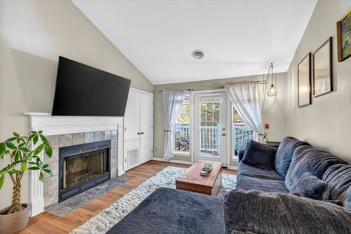 Photo of Listing #2018173