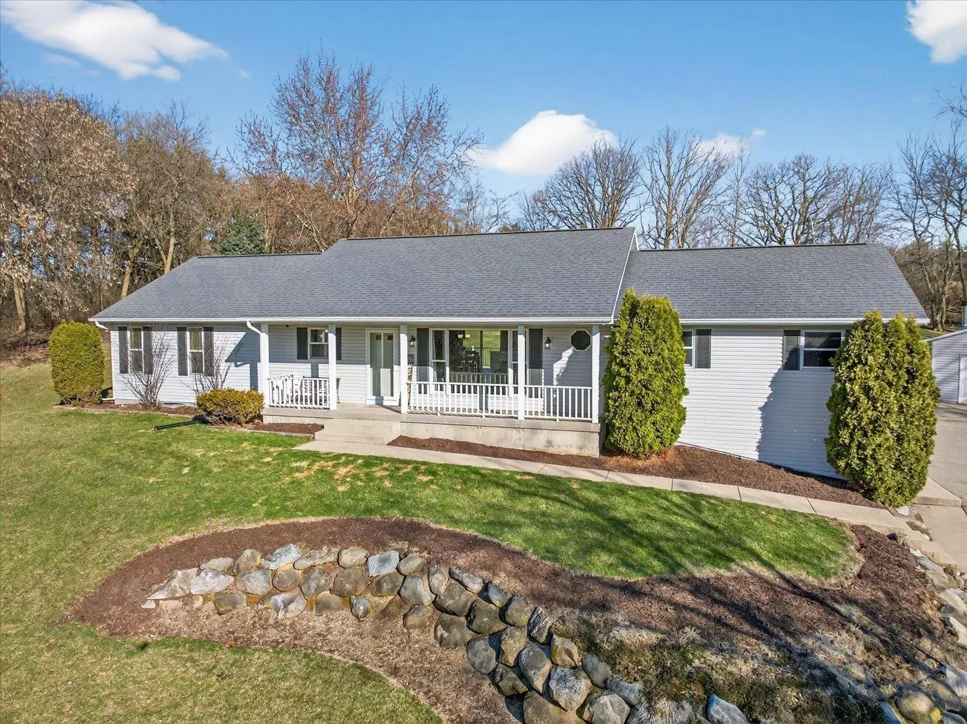 Photo of Listing #2018190