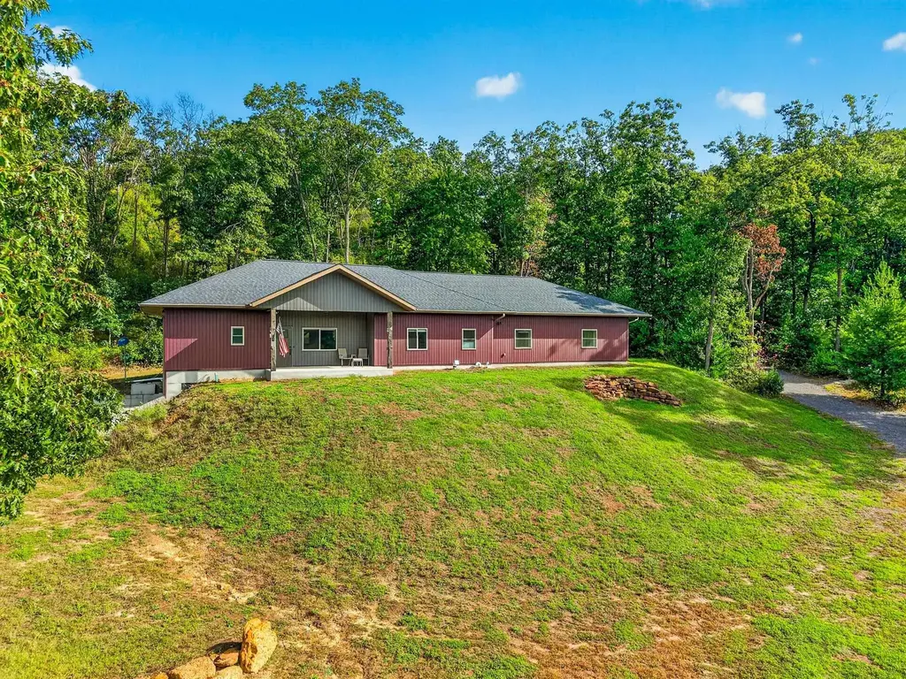 W11942 Nash Road, Adams